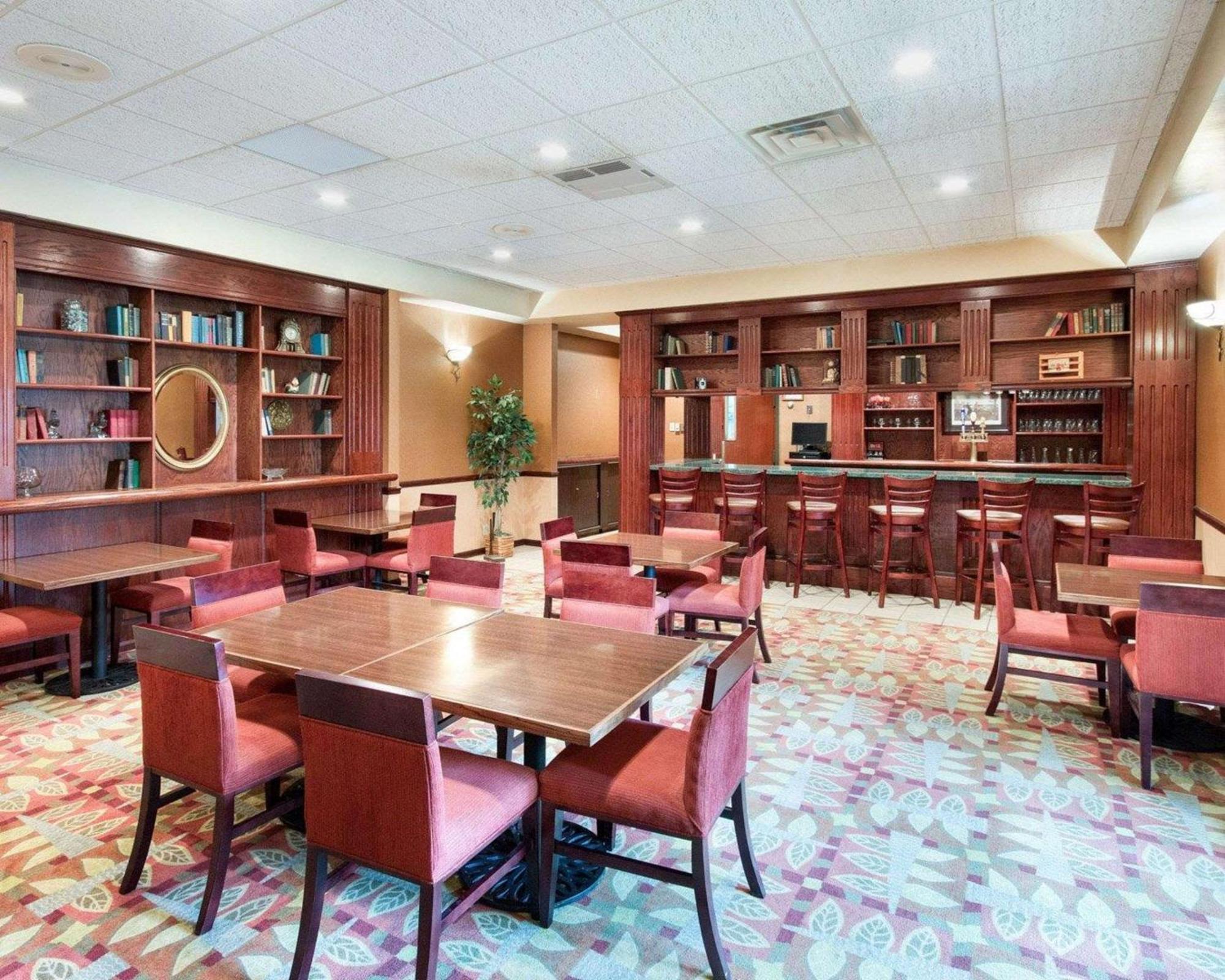 Comfort Suites Parkersburg South Mineral Wells Bagian luar foto