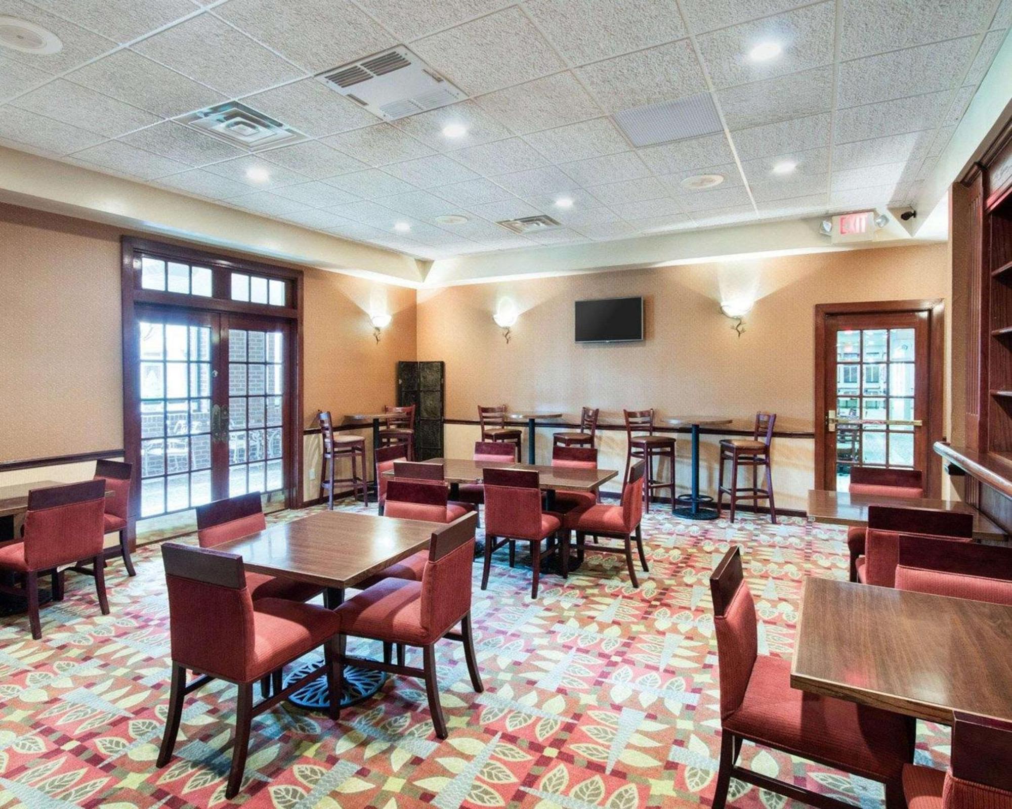 Comfort Suites Parkersburg South Mineral Wells Bagian luar foto