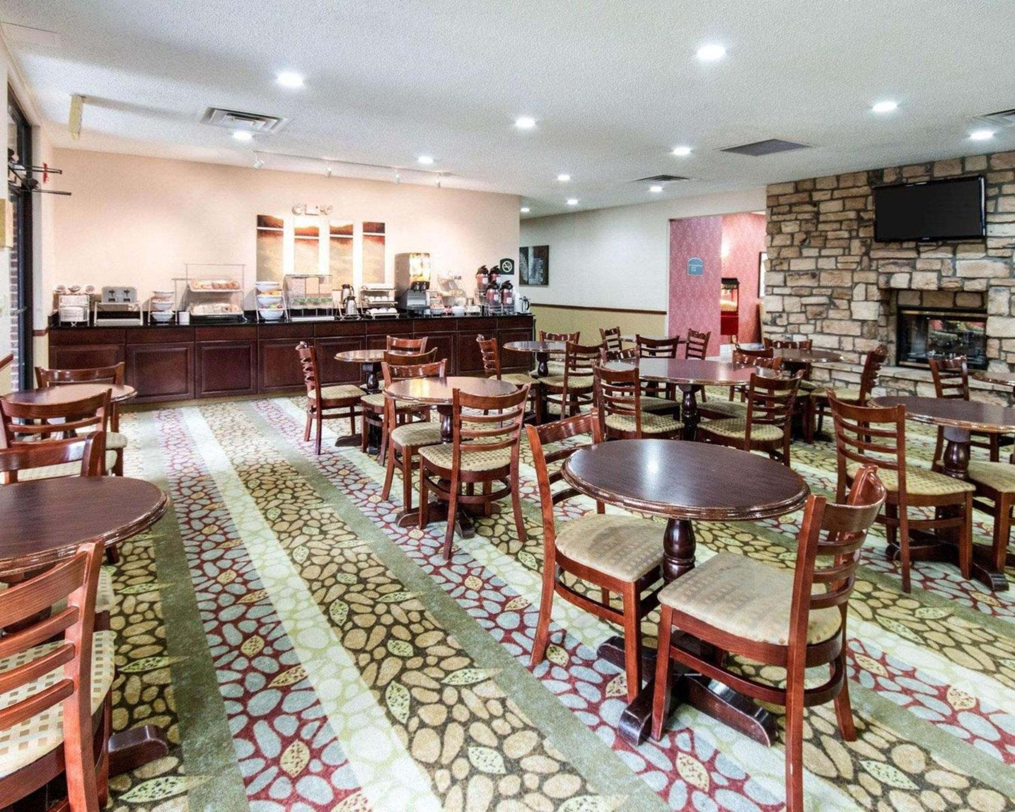 Comfort Suites Parkersburg South Mineral Wells Bagian luar foto