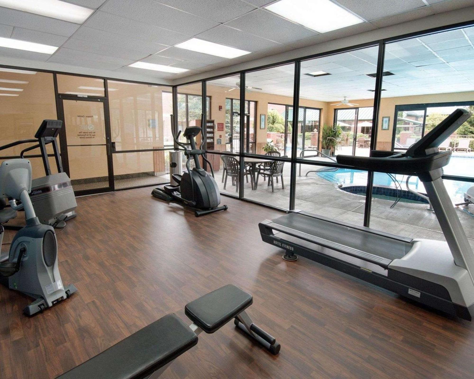 Comfort Suites Parkersburg South Mineral Wells Bagian luar foto