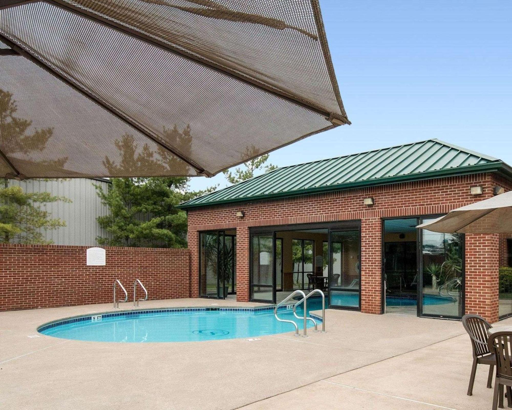 Comfort Suites Parkersburg South Mineral Wells Bagian luar foto