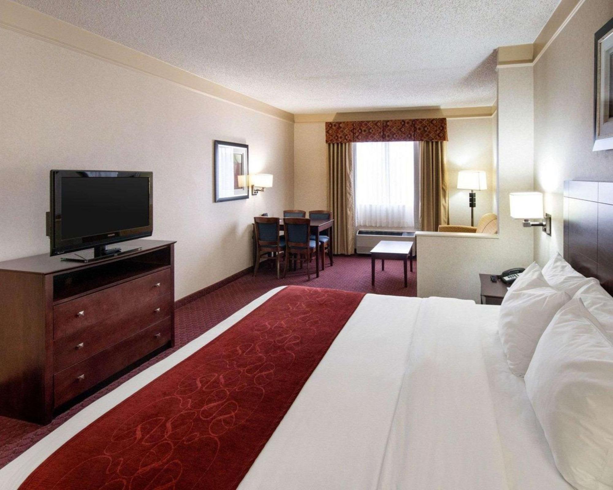 Comfort Suites Parkersburg South Mineral Wells Bagian luar foto
