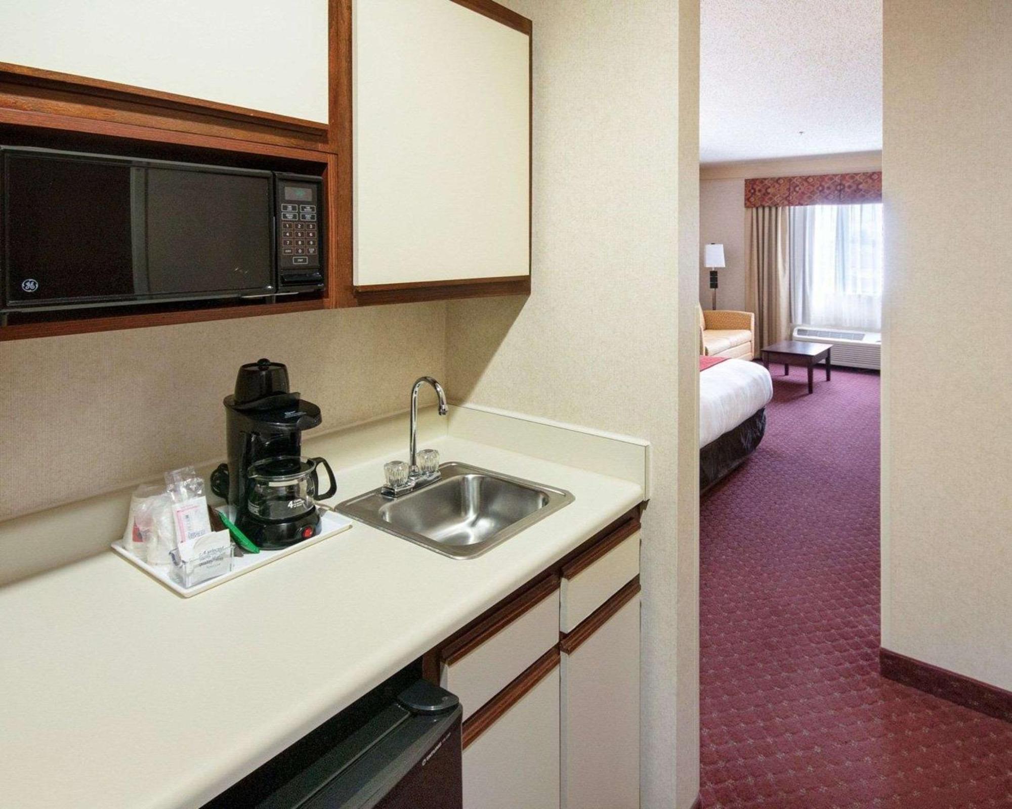 Comfort Suites Parkersburg South Mineral Wells Bagian luar foto